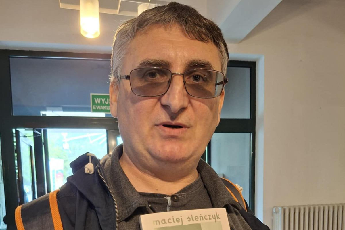 Maciej Sieńczyk będzie gościem rzeszowskiej biblioteki.
