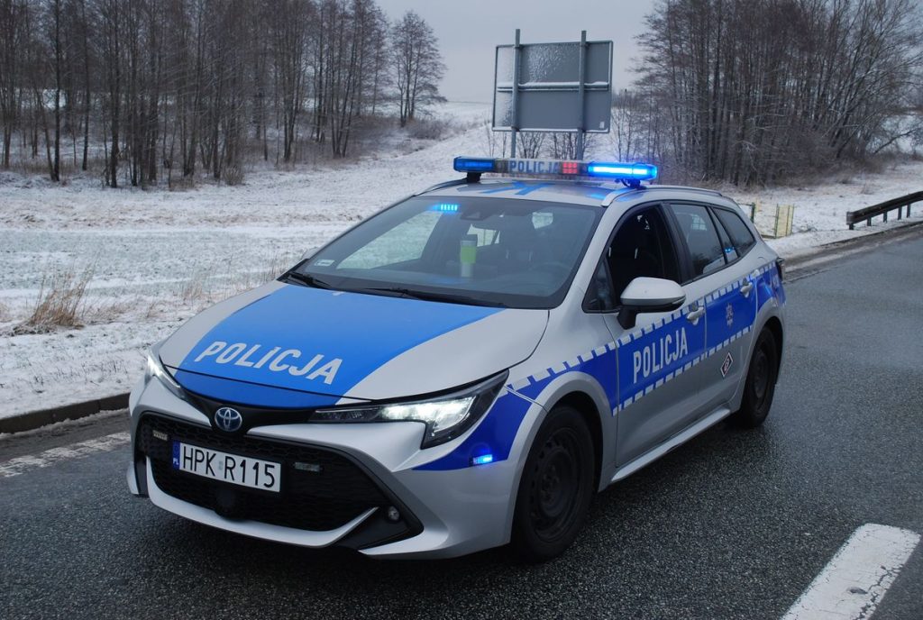 Policyjny radiowóz, zima