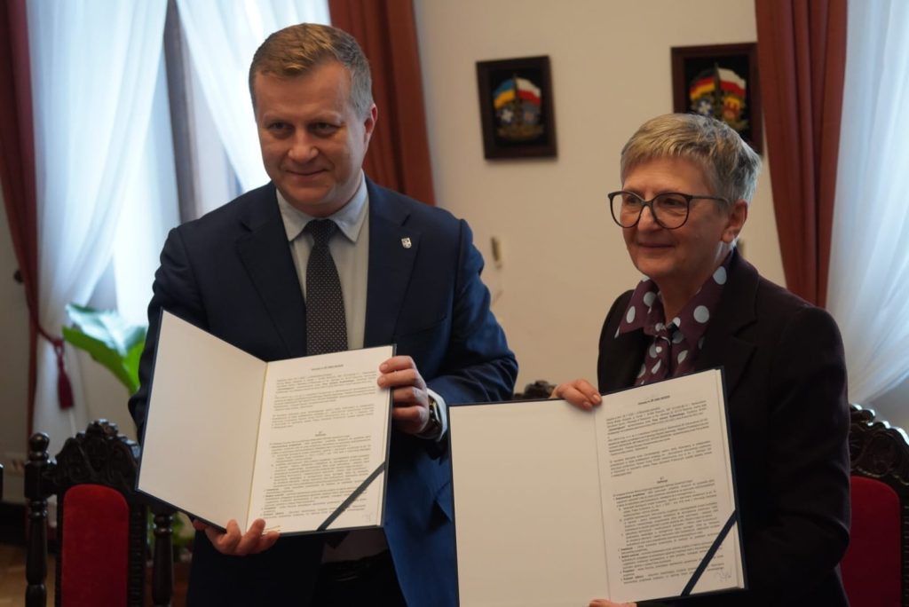 podpisana umowa na przygotowanie dokumentacji modernizacji krytej pływalni