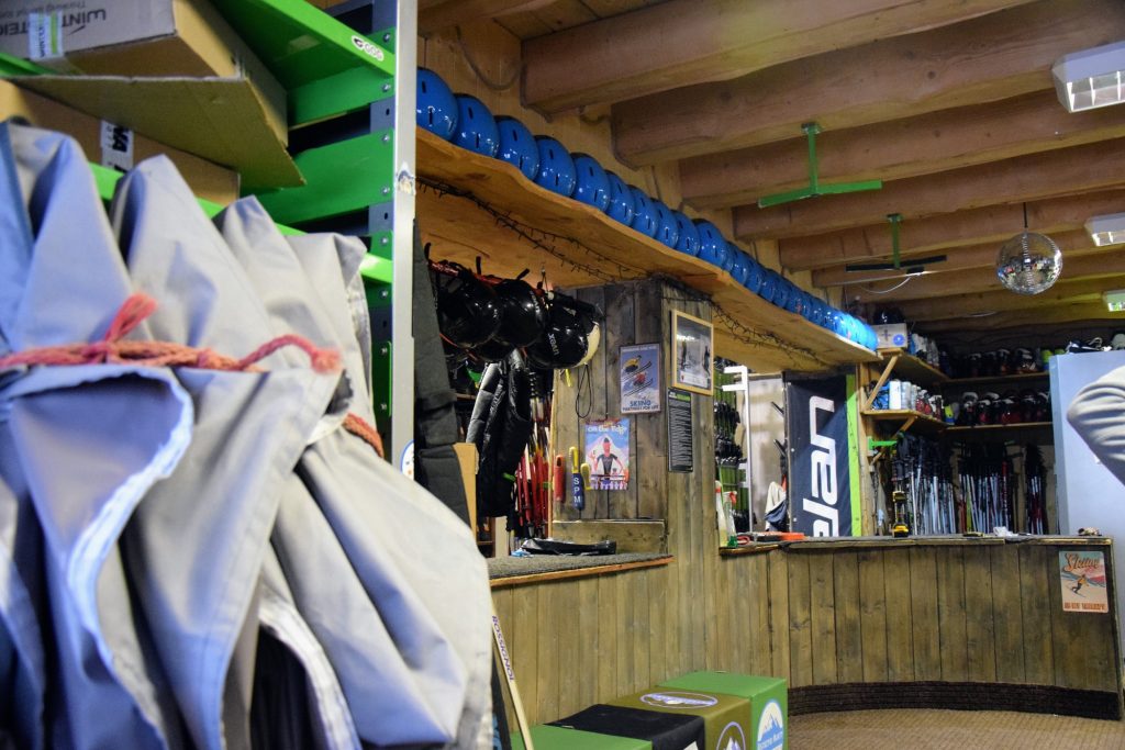 wypożyczania sprzętu narciarskiego