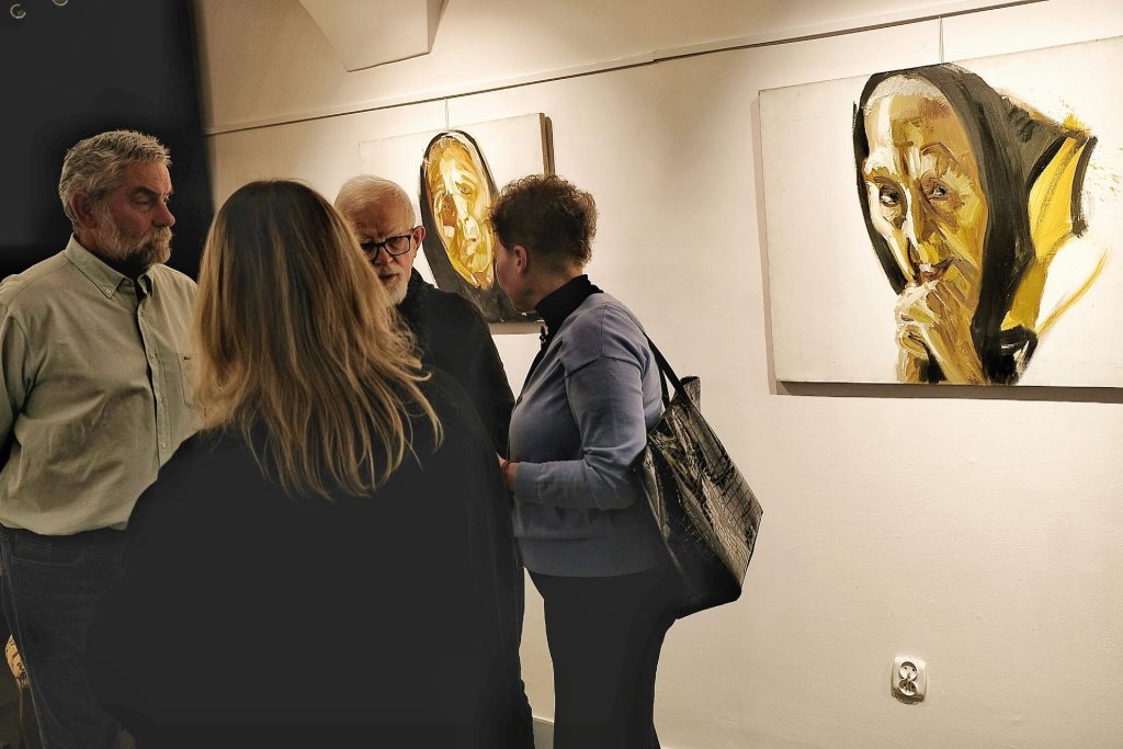 Publiczność na wystawie „Matka”. | Fot. Wit Hadło