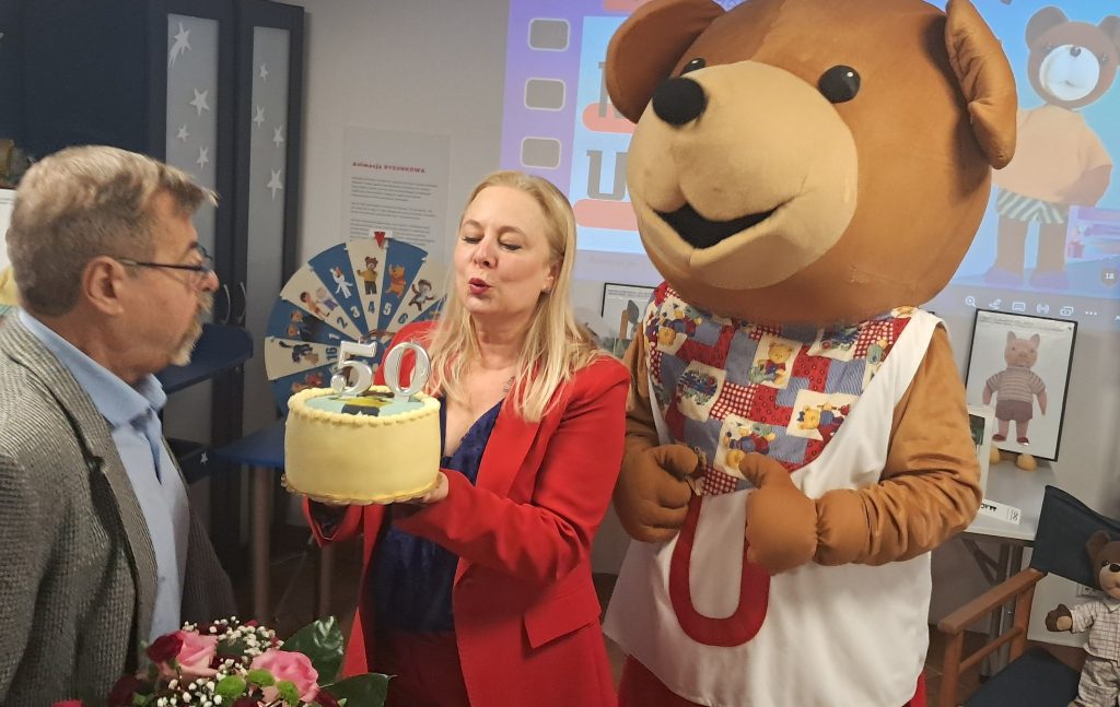 dmuchanie świeczek na torcie