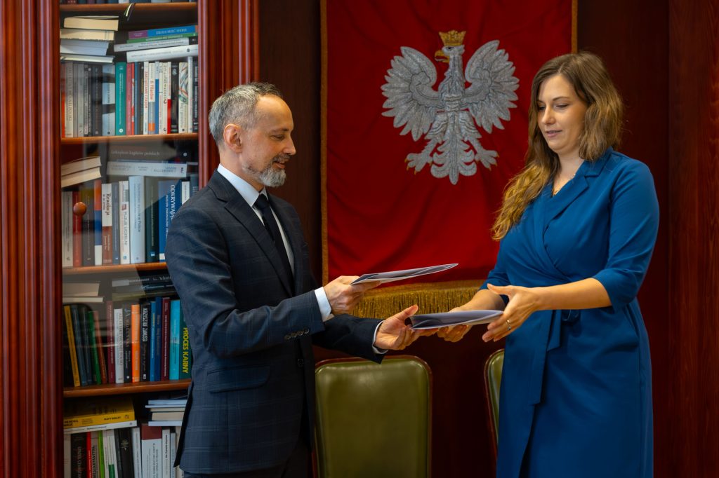 Andrzej Rozmus, rektor WSIiZ i Aneta Łobodzińska, prezeska CN-TSB