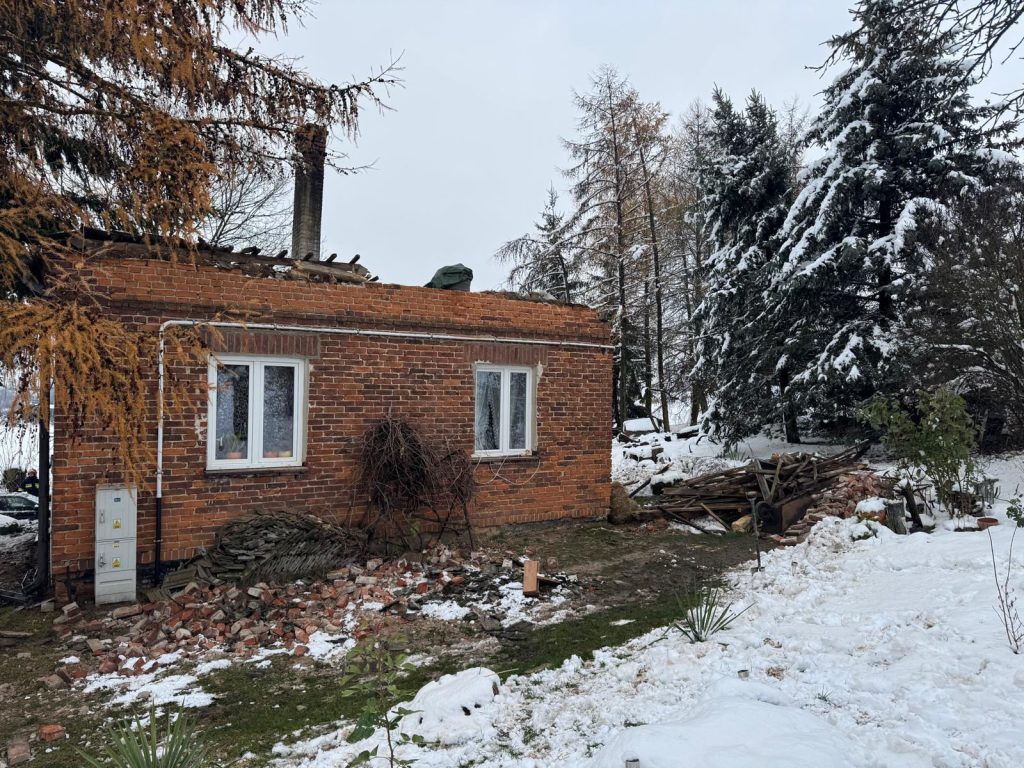W Dębowie runął dach