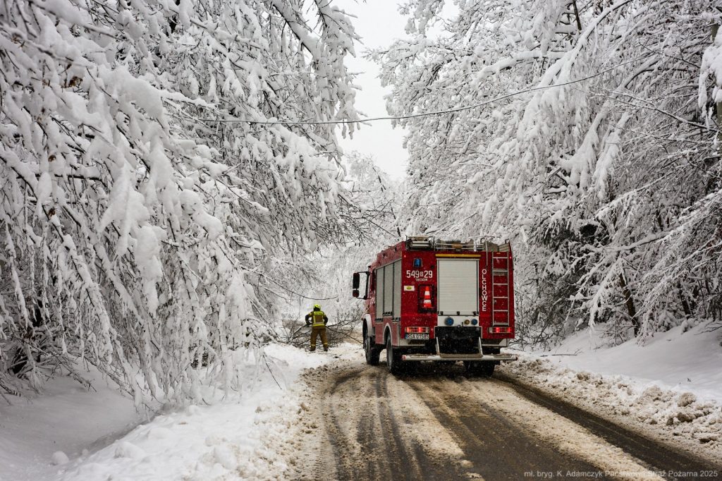 Podkarpaccy strażacy walczą ze skutkami zimy. | Fot. Komenda Wojewódzka PSP w Rzeszowie
