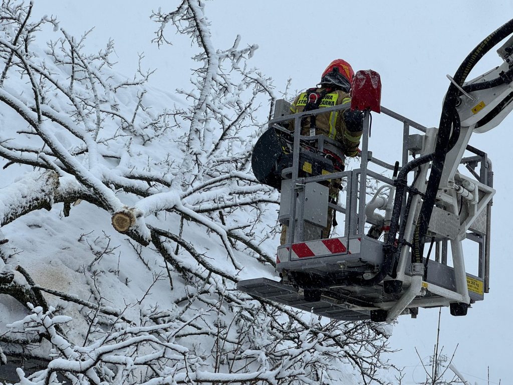 Podkarpaccy strażacy walczą ze skutkami zimy. | Fot. Komenda Wojewódzka PSP w Rzeszowie