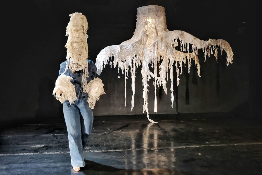 Szajna - Grotowski - Kantor 2025. Szycie. Esej Genealogiczny