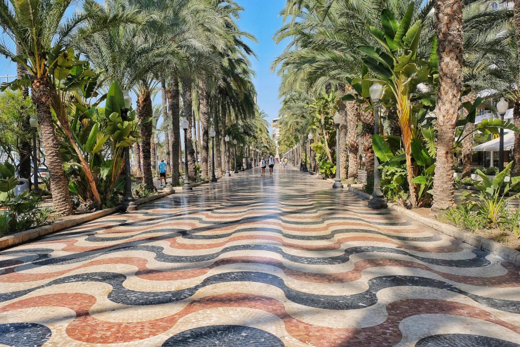 Hiszpania. Alicante, deptak Passeig Esplanada d’Espanya