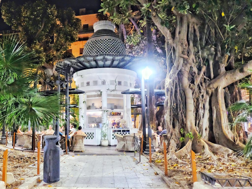 Alicante w Hiszpanii, Plaza Portal de Elche 