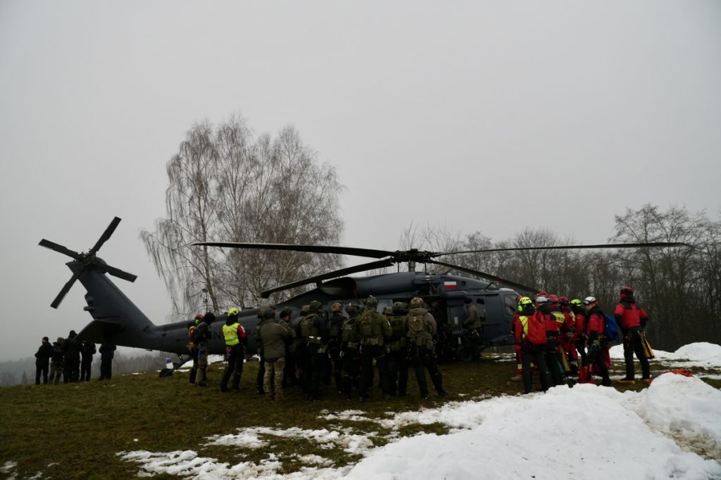 Policyjny Black Hawk w Bieszczadach