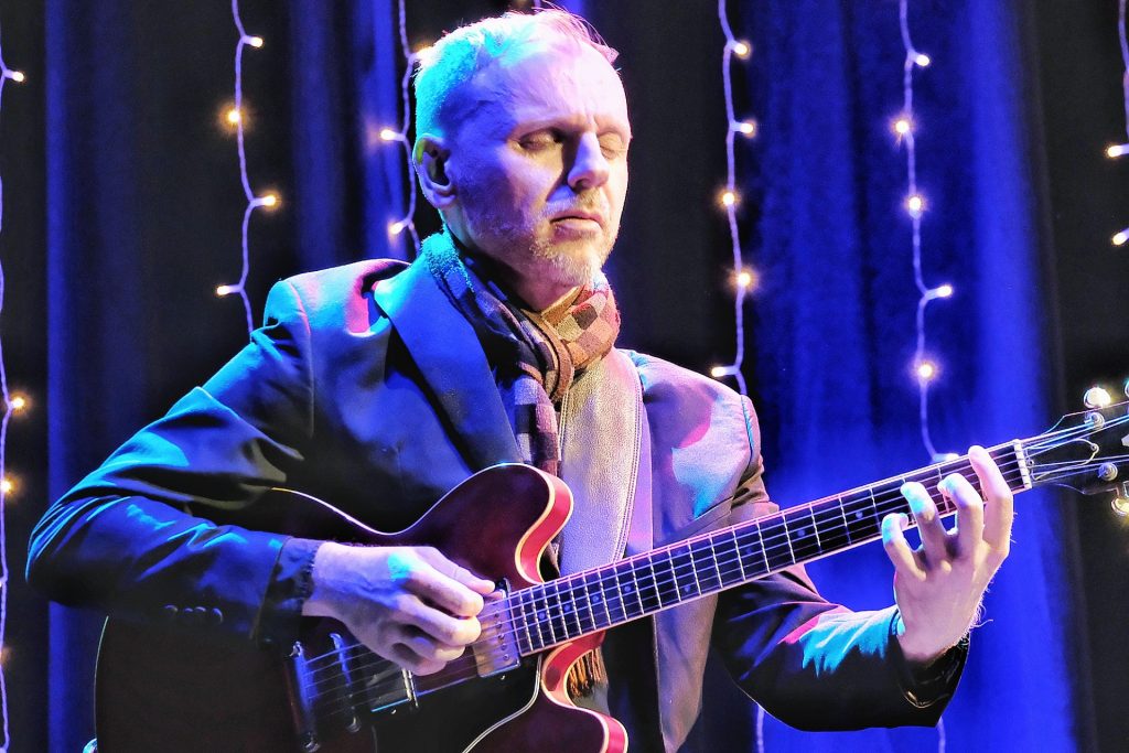 Rafał Sarnecki - gitara.