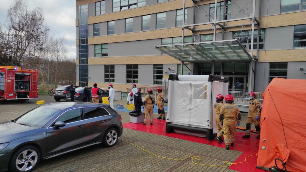 Strażacy przed Uniwersytetem Rzeszowskim