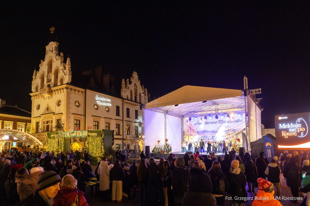 Kolędowanie na rzeszowskim Rynku
