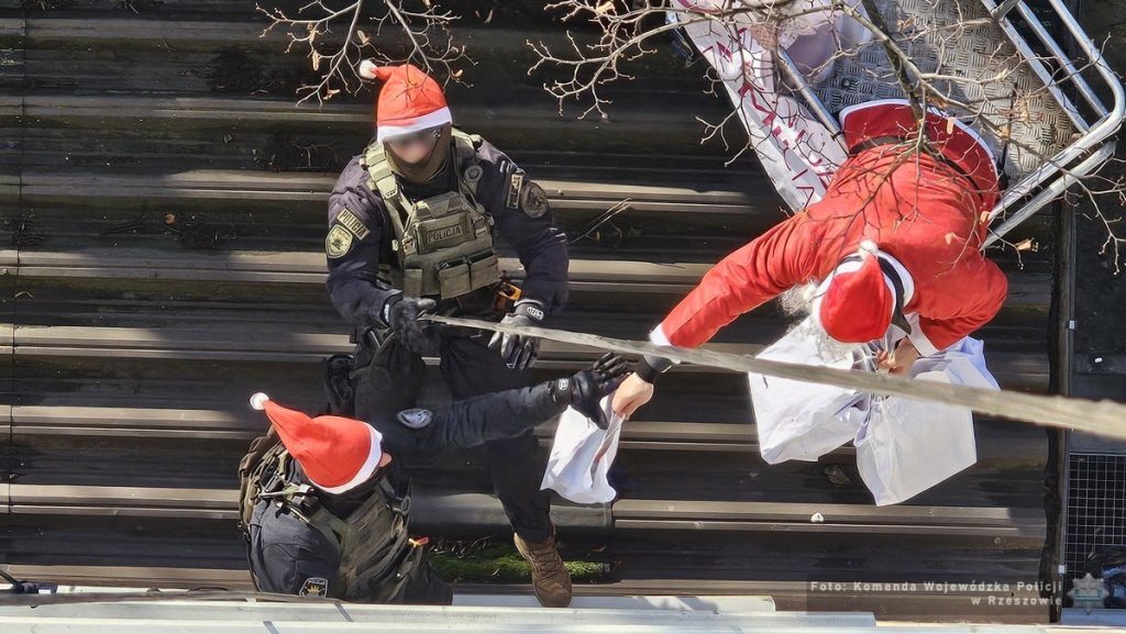 Kontrterroryści w roli pomocników Mikołaja