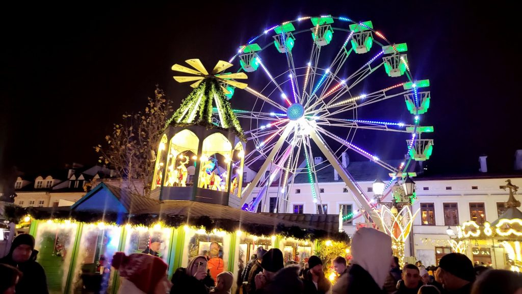 świąteczne miasteczko na Rynku w Rzeszowie