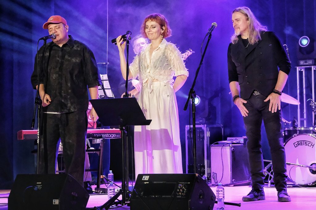 Eskuabei, Ewelina Flinta i Maciej Balcar - Tribute to Breakout