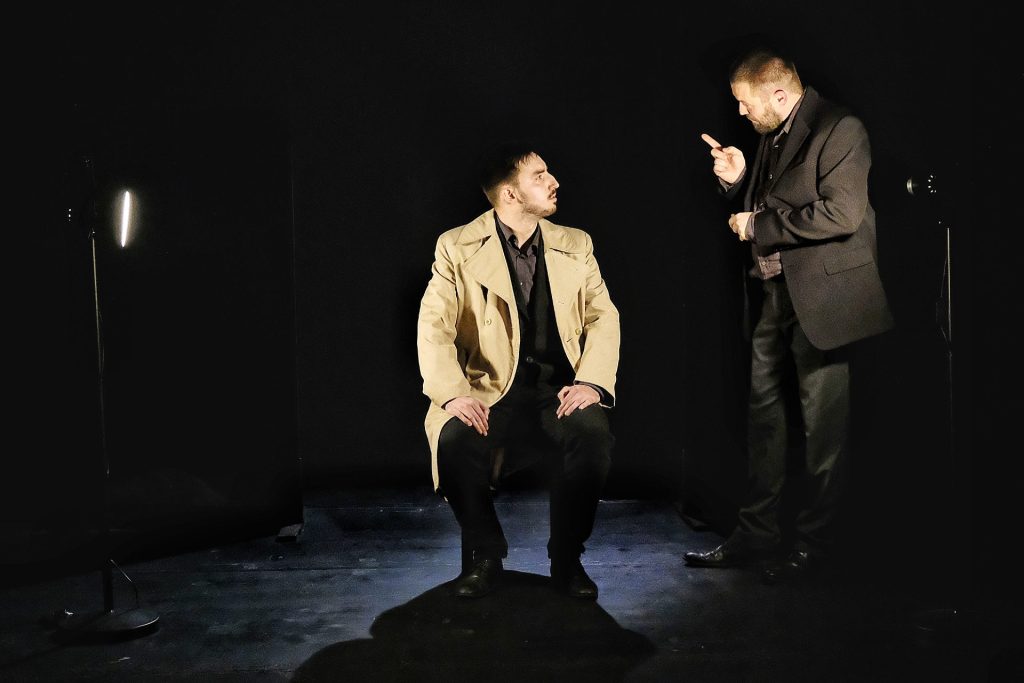 Ucho Igielne, Teatr Przedmieście