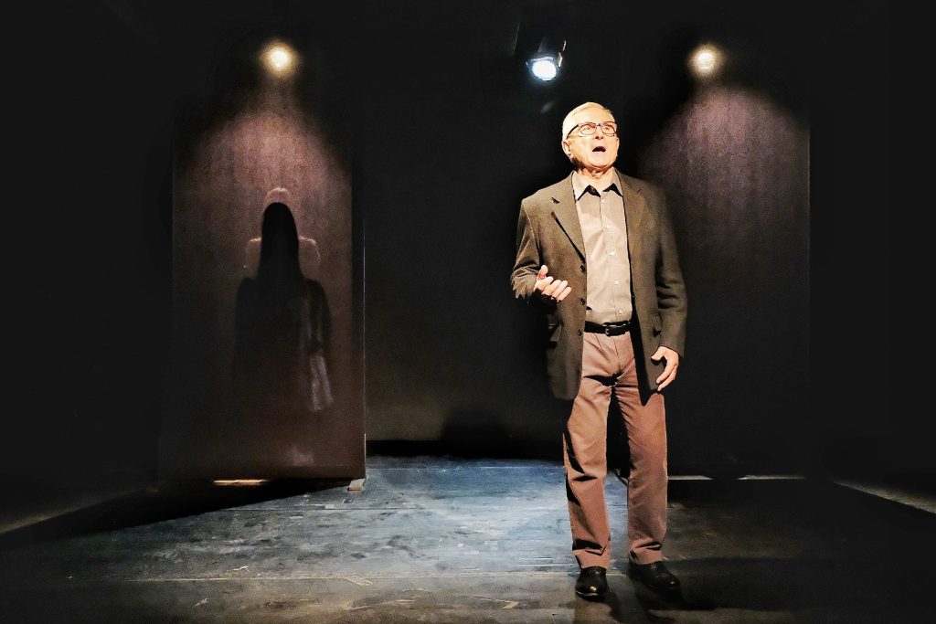 Ucho Igielne, Teatr Przedmieście