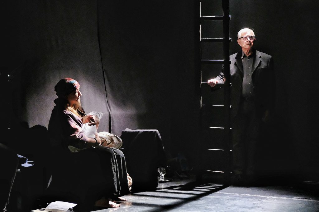 Ucho Igielne, Teatr Przedmieście