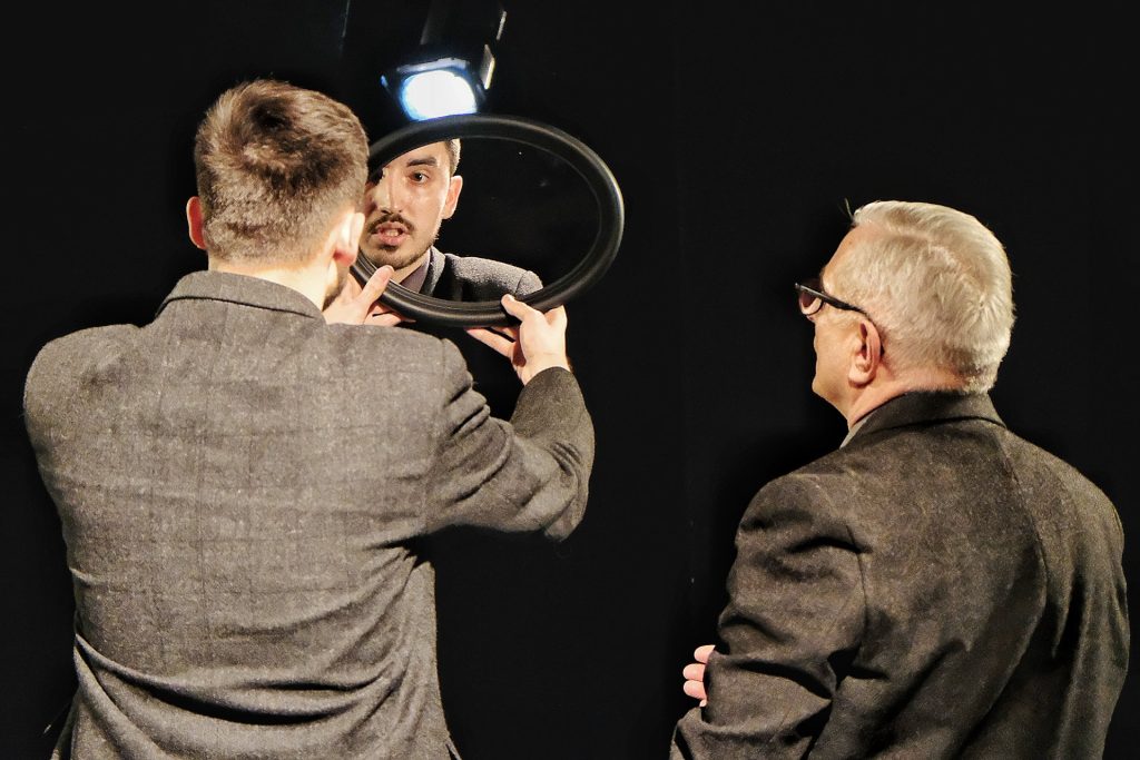 Ucho Igielne, Teatr Przedmieście