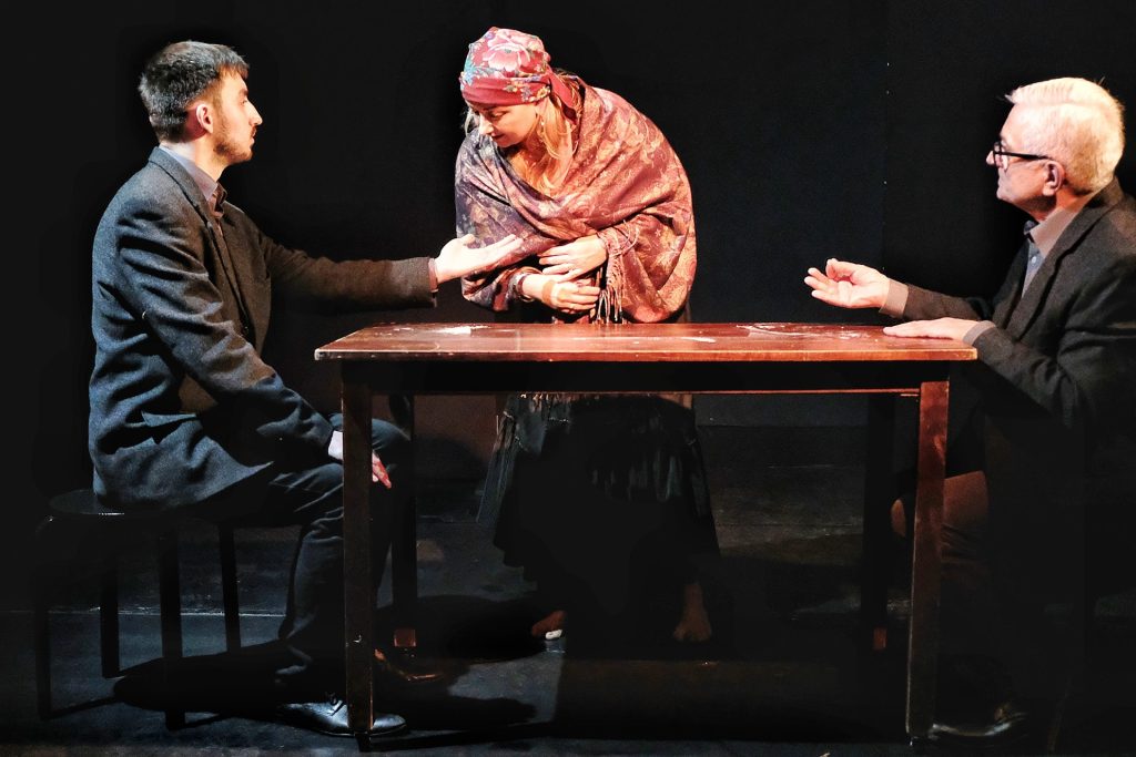 Ucho Igielne, Teatr Przedmieście