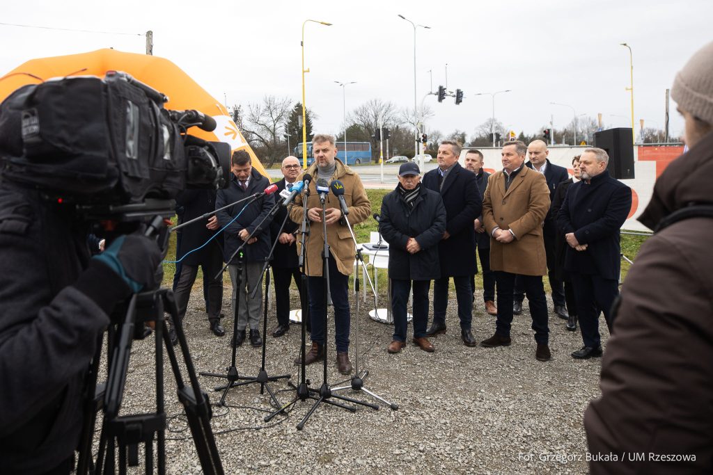 Mateusz Maciejczyk na konferencji o obwodnicy