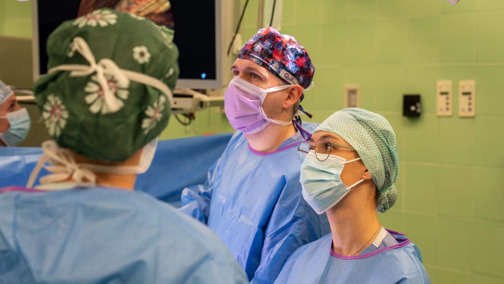 Lekarze z USK w trakcie operacji