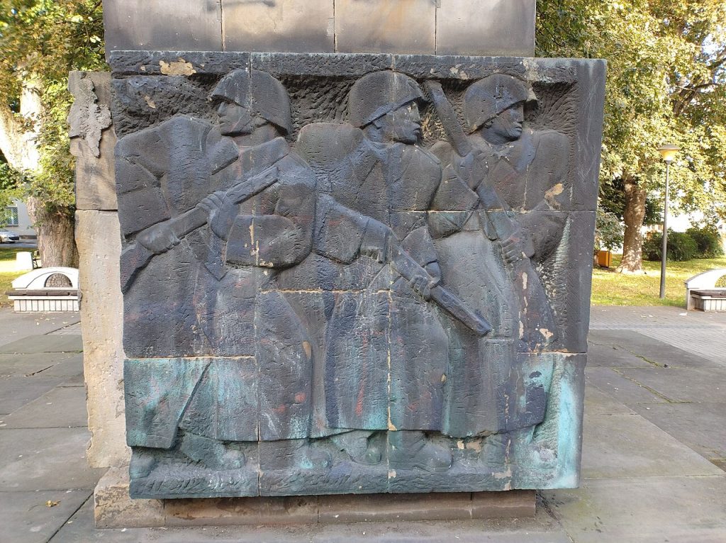 elementy dekoracyjne pomnika