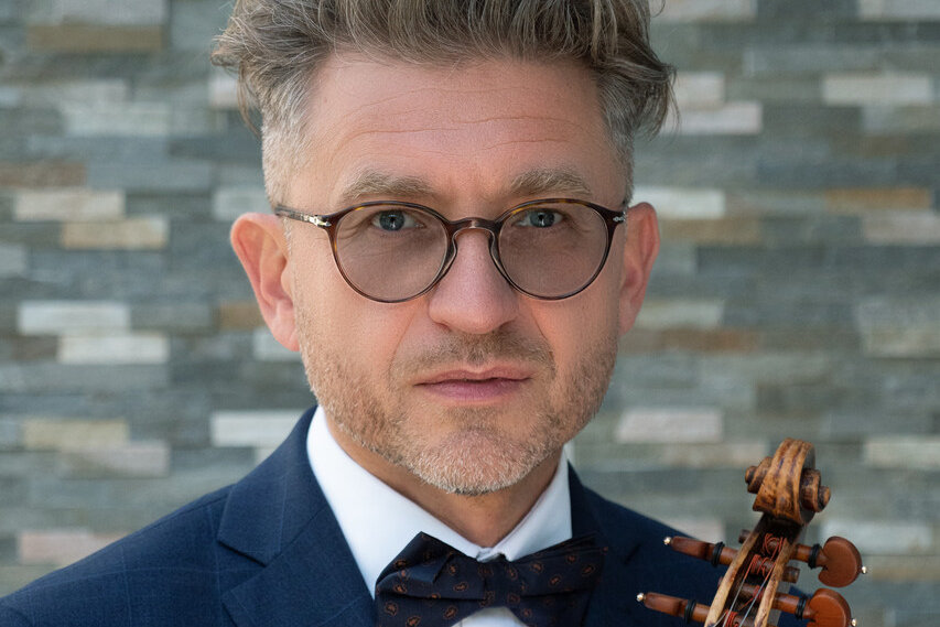 Solistą wieczoru będzie Bartłomiej Nizioł, wybitny polski skrzypek.