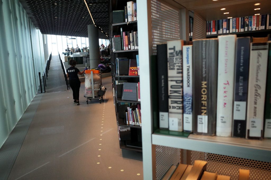 Polskie książki w norweskiej bibliotece