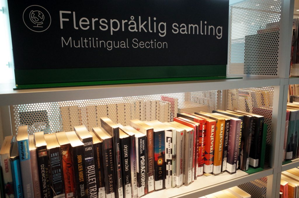 Polskie ksiązki w bibliotece w Oslo
