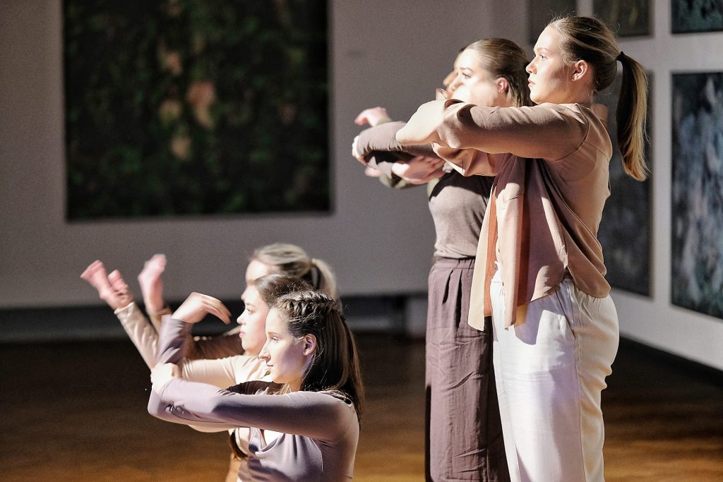 Grupa Tańca Współczesnego PRZESTRZENIE w BWA