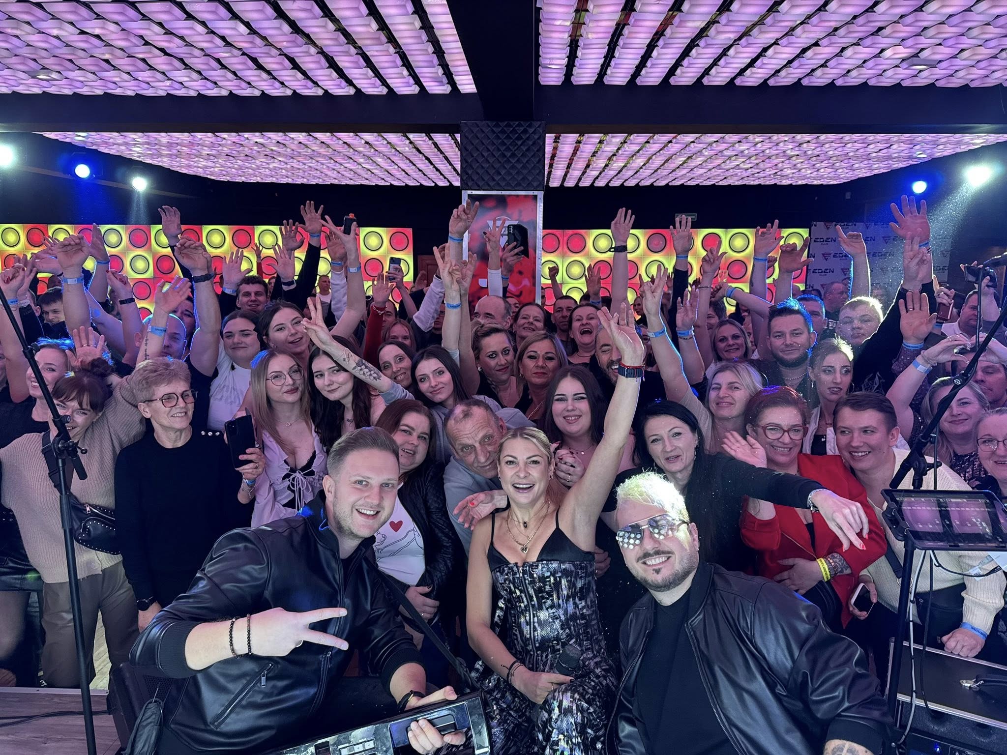 Zespół Piękni i Młodzi