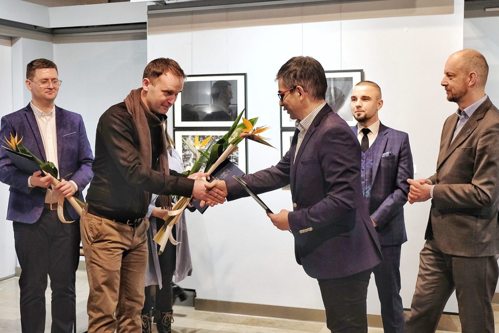 Krzysztof Ślęzak odbiera wyróżnienie