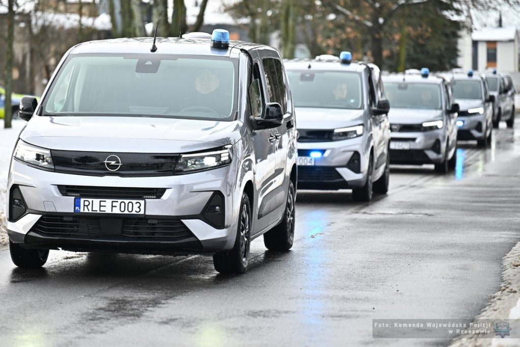Radiowóz Opel Combo dla policji