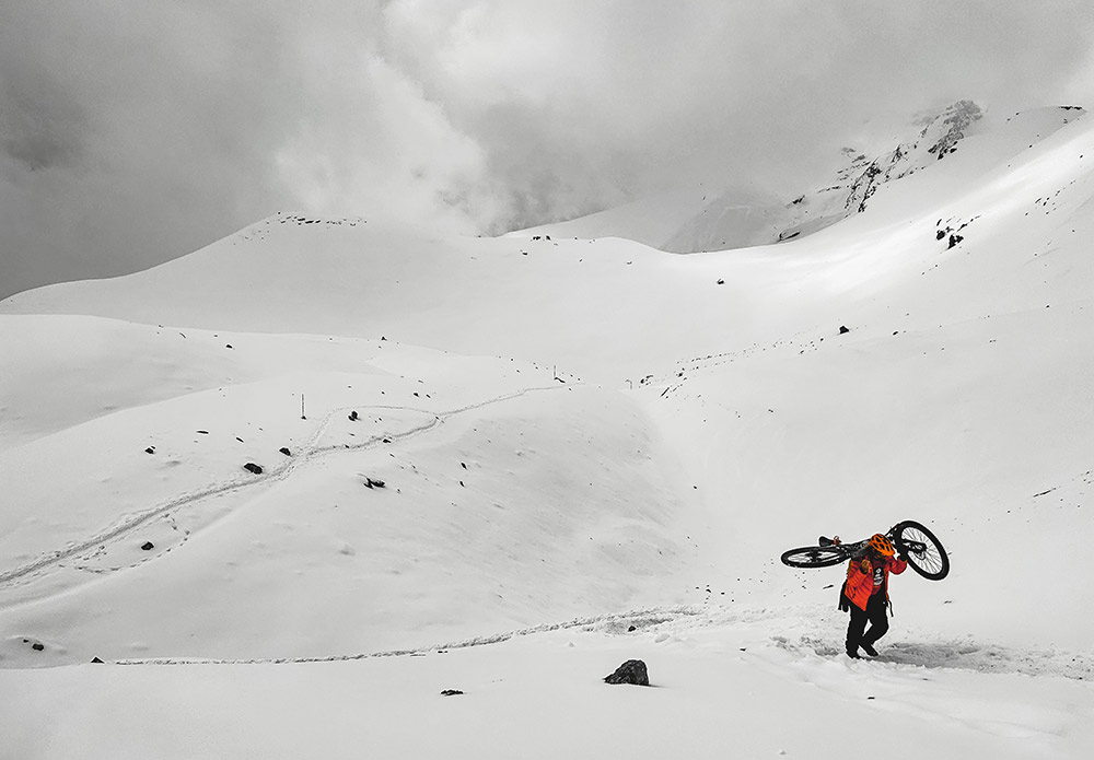 Kadr z filmu „SAPANA - himalajska droga do marzeń”