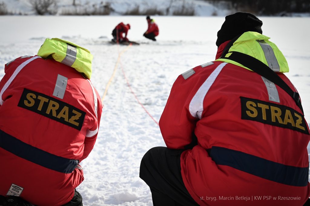 Ćwiczenia strażaków - żwirownia w Rzeszowie