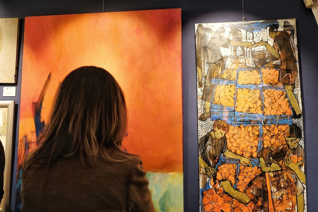 Obrazy Anny Baran  i Moniki Ślósarczyk.