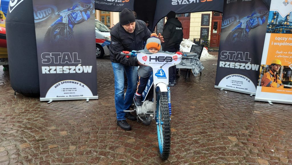 Motocykl żuzlowy na WOŚP w Rzeszowie