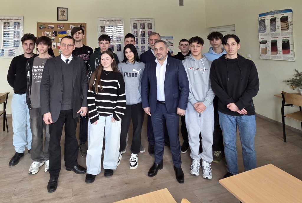 konsul Ukrainy spotkał się z młodzieżą z Ukrainy w Chmielniku