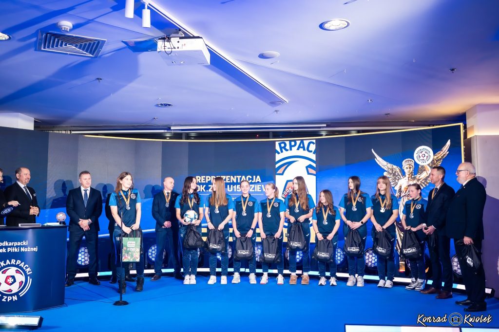 piłkarki z nagrodami