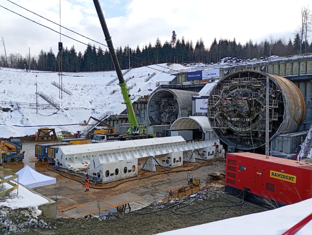 Karpatka w tunelu na S19