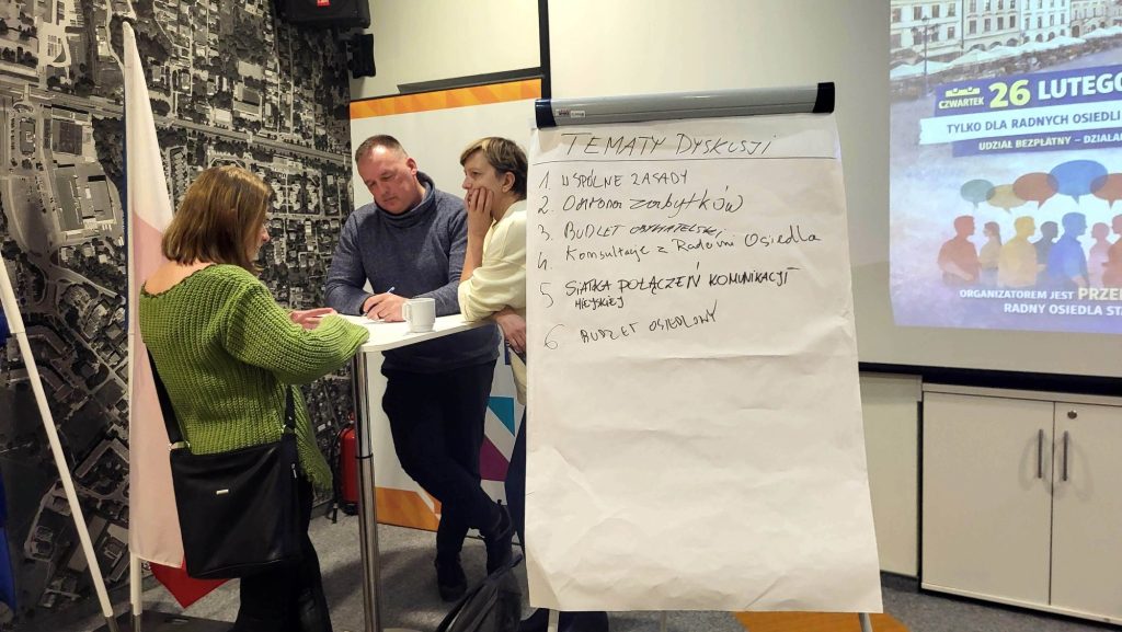 tablica z tematami do dyskusji