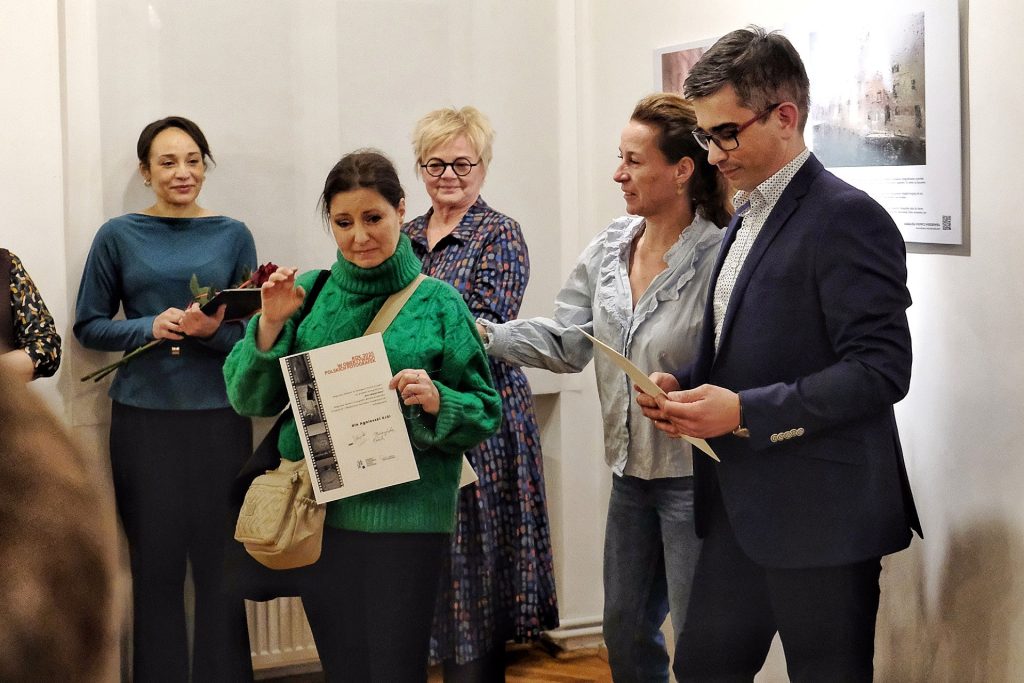 Agnieszka Król i autorki wystawy Rok 2025 w obiektywie polskich fotografek