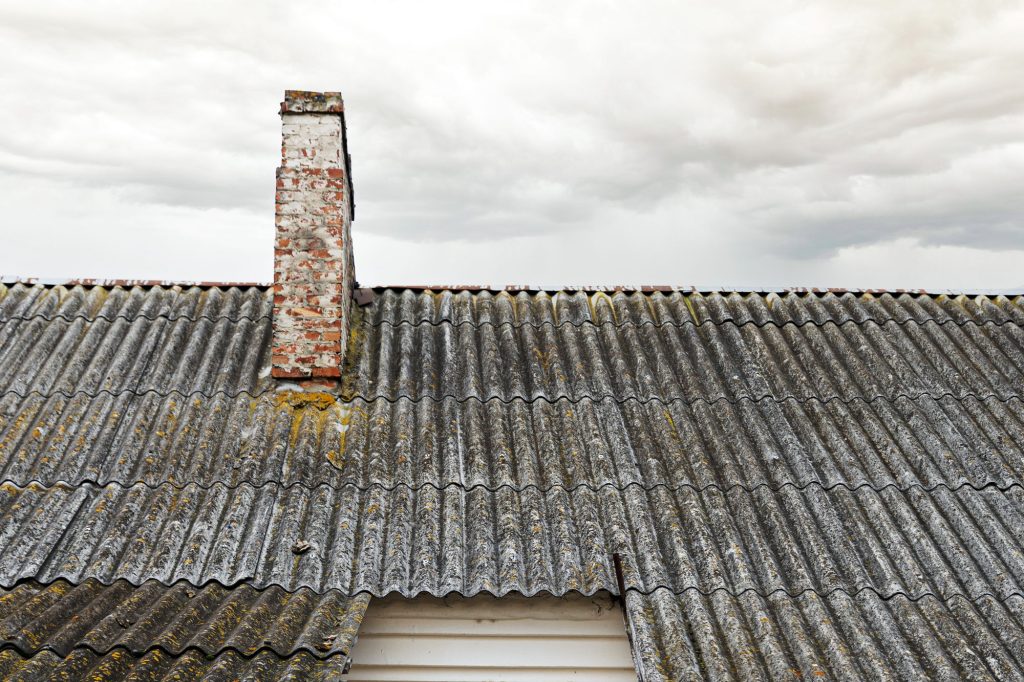 Dach z azbestu