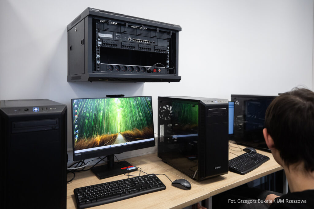 Nowy sprzęt w Zespole Szkół Elektronicznych w Rzeszowie