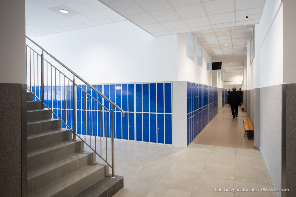 hol w nowym budynku ZSE