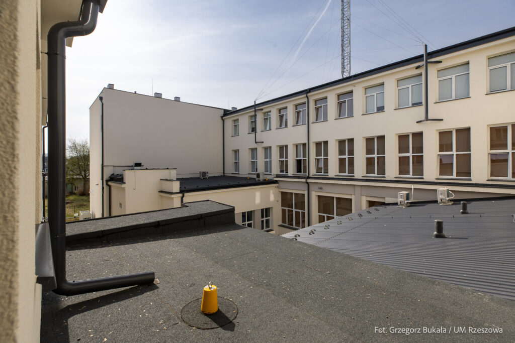 nowy budynek szkolny