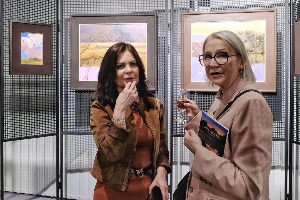 Wernisaż wystawy obrazów Jana Wołka.