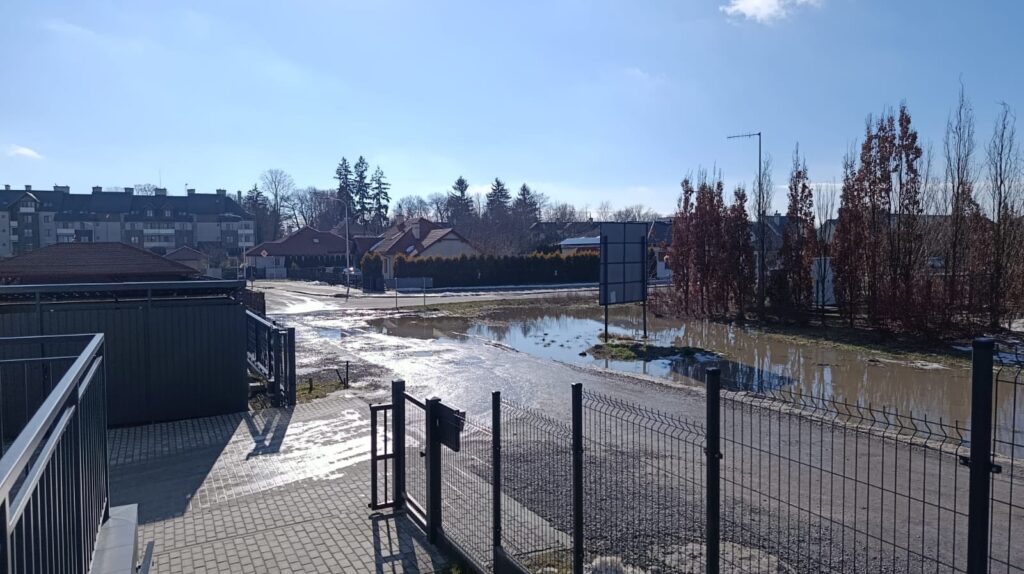 ul. Miłocińska po opadach deszczu